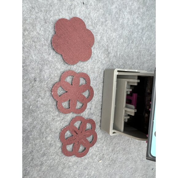 Ek Tools Medium Flower Paper Punch - Picture 2 of 6